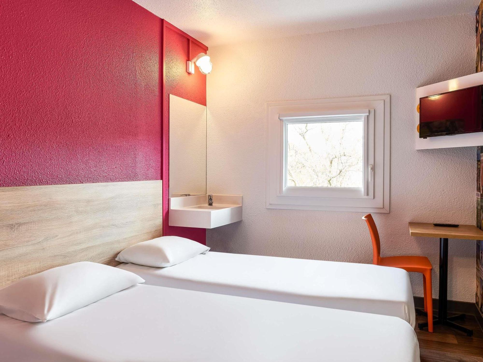 Hotelf1 Chilly Mazarin Les Champarts Exterior foto