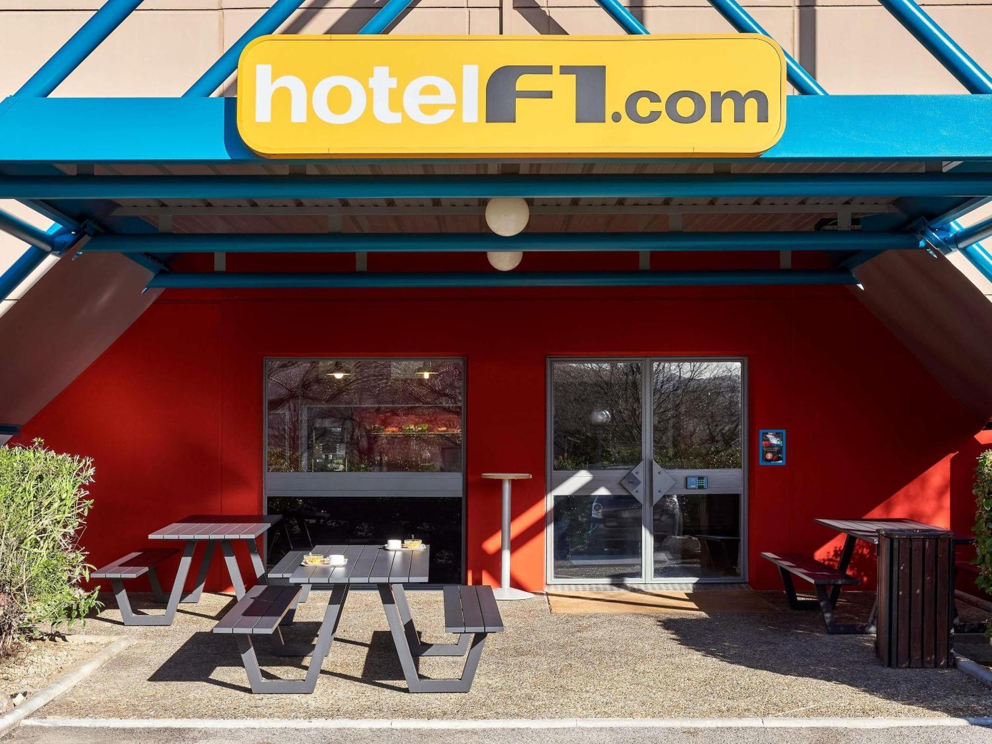 Hotelf1 Chilly Mazarin Les Champarts Exterior foto